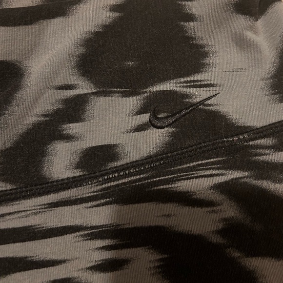 Nike capris - Picture 3 of 3